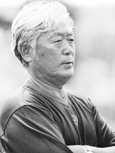前国足主帅高丰文离世 曾谈及足球场鲜见戴黄瓜污污视频眼镜